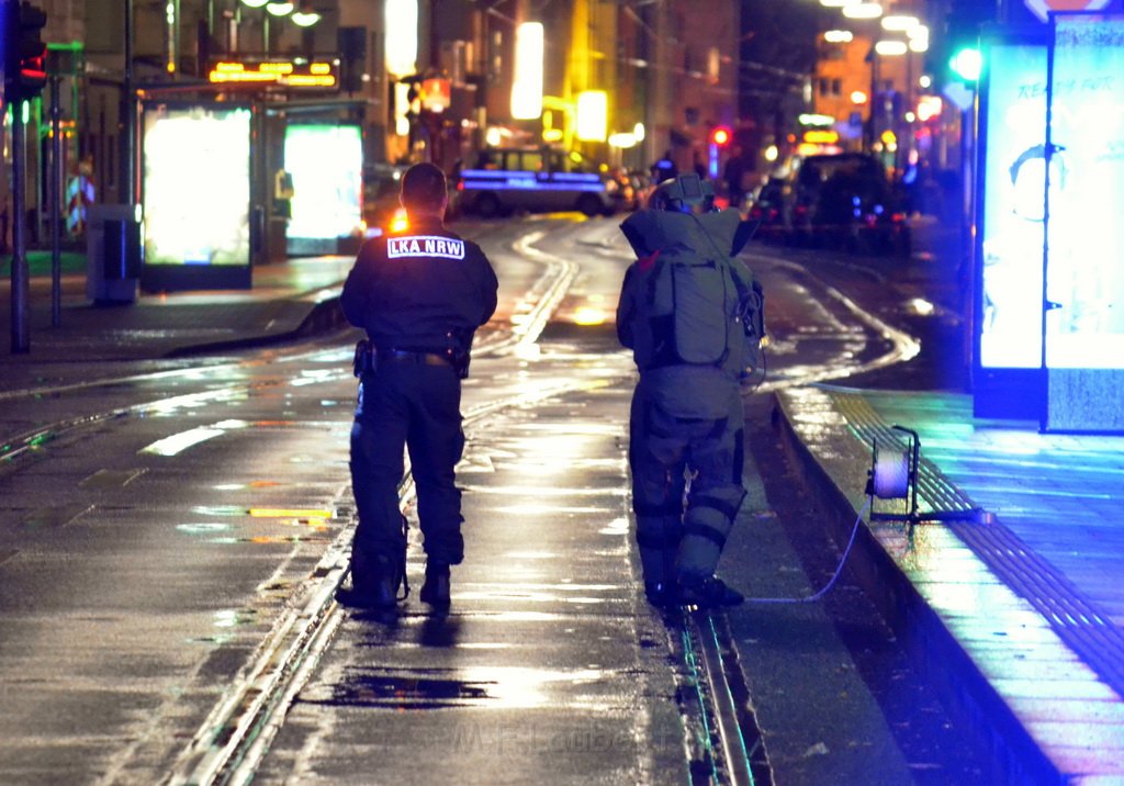 Einsatz BF Verdaechtiges Fahrzeug Koeln Suelz Zuelpischerstr Gustavstr P35.JPG - Miklos Laubert